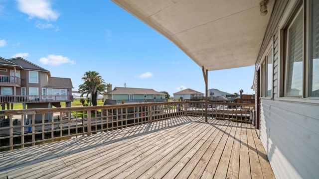 24 Kingfish Lane, Freeport, TX 77541