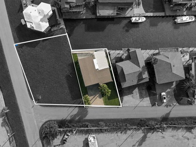 24 Kingfish Lane, Freeport, TX 77541