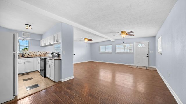 24 Kingfish Lane, Freeport, TX 77541