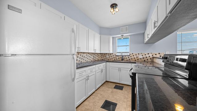 24 Kingfish Lane, Freeport, TX 77541