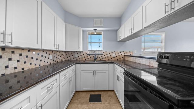 24 Kingfish Lane, Freeport, TX 77541