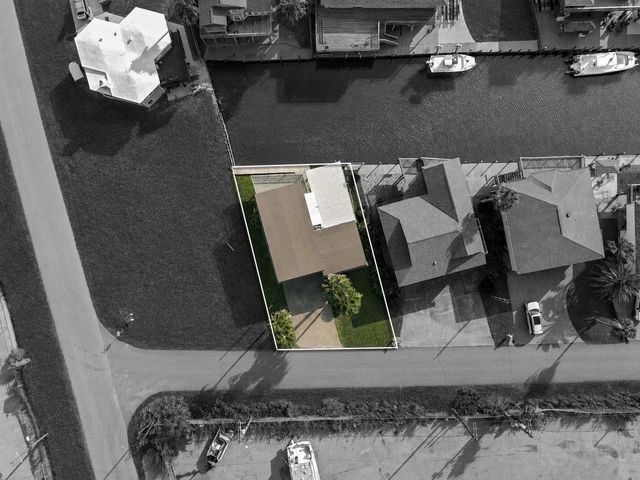 24 Kingfish Lane, Freeport, TX 77541