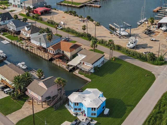 24 Kingfish Lane, Freeport, TX 77541