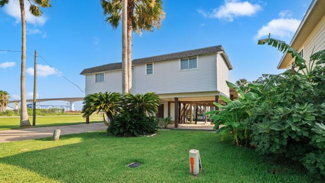 24 Kingfish Lane, Freeport, TX 77541