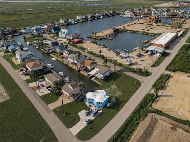 24 Kingfish Lane, Freeport, TX 77541