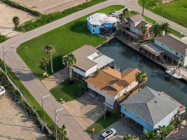24 Kingfish Lane, Freeport, TX 77541