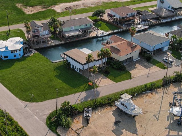 24 Kingfish Lane, Freeport, TX 77541