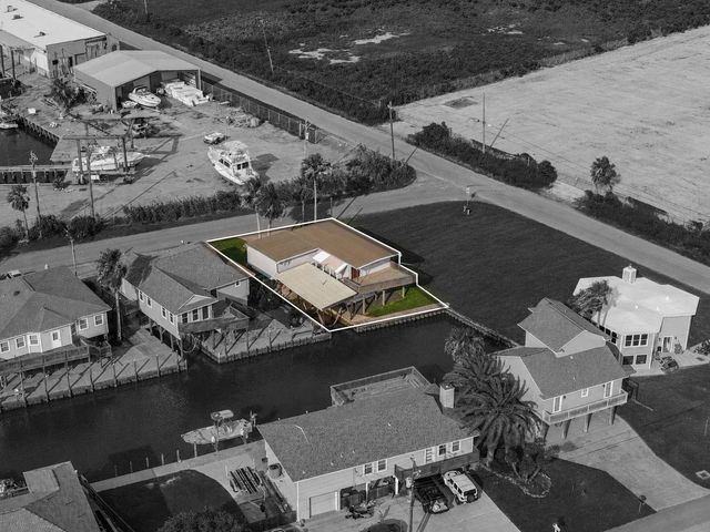 24 Kingfish Lane, Freeport, TX 77541