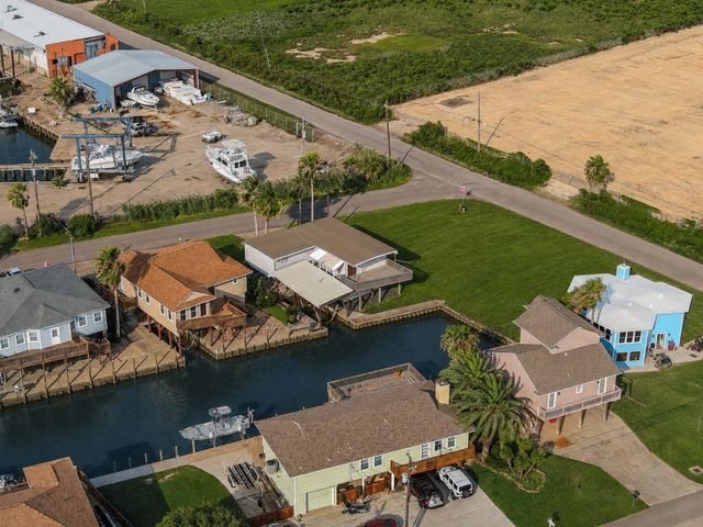 24 Kingfish Lane, Freeport, TX 77541