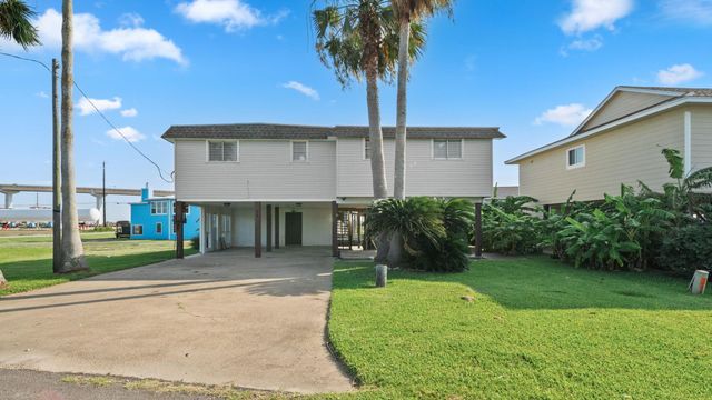 24 Kingfish Lane, Freeport, TX 77541