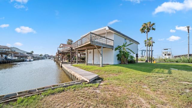 24 Kingfish Lane, Freeport, TX 77541