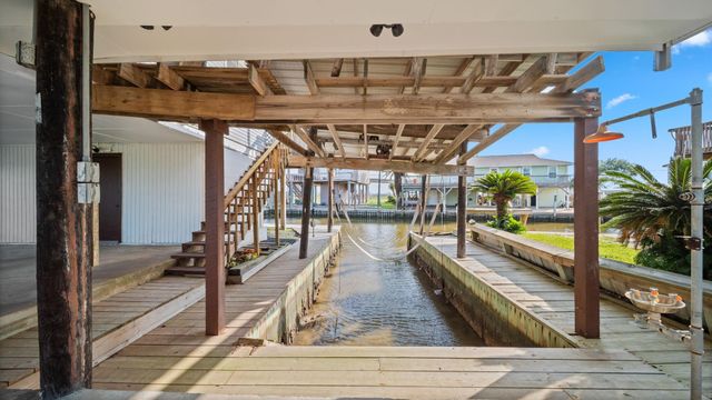 24 Kingfish Lane, Freeport, TX 77541