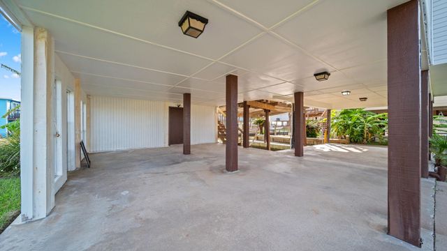 24 Kingfish Lane, Freeport, TX 77541