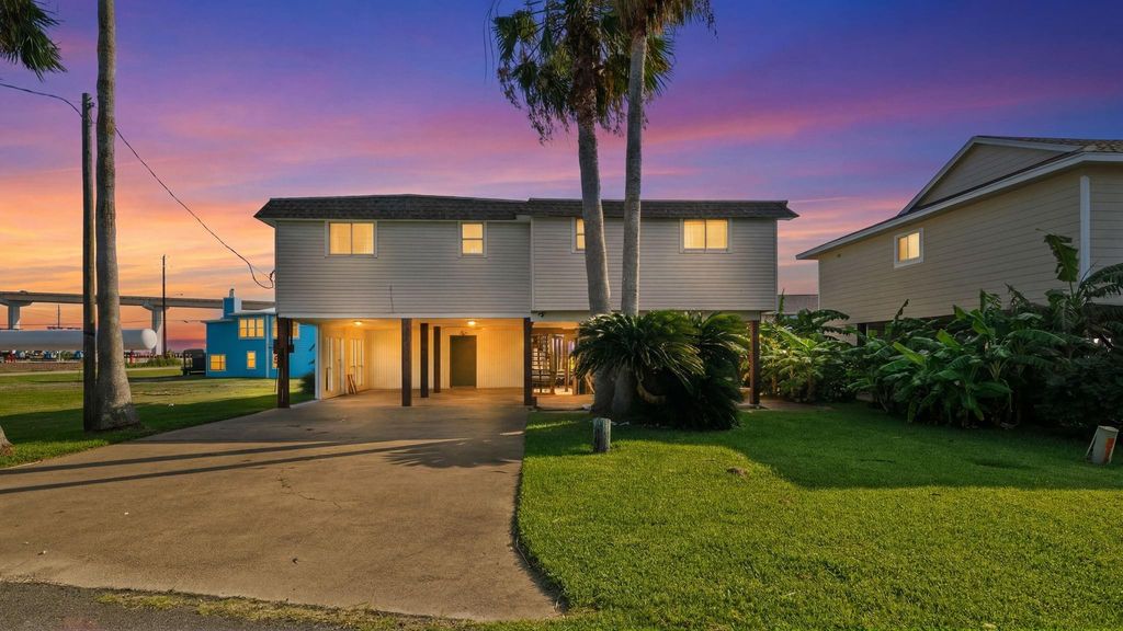 24 Kingfish Lane, Freeport, TX 77541