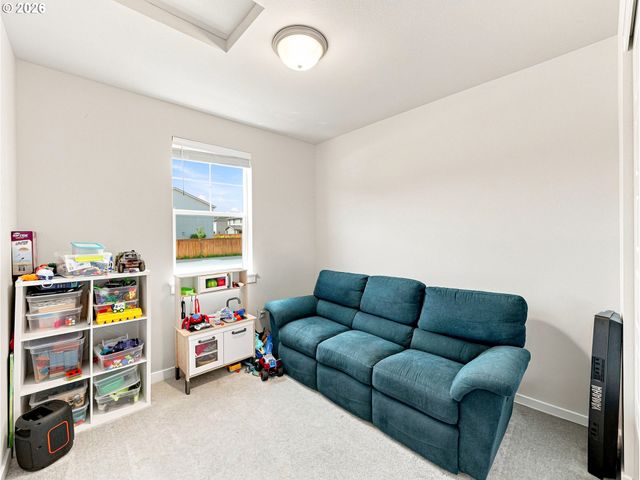 1198 N Sycamore St, Canby, OR 97013
