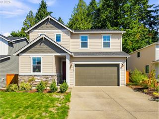 1198 N Sycamore St, Canby, OR 97013