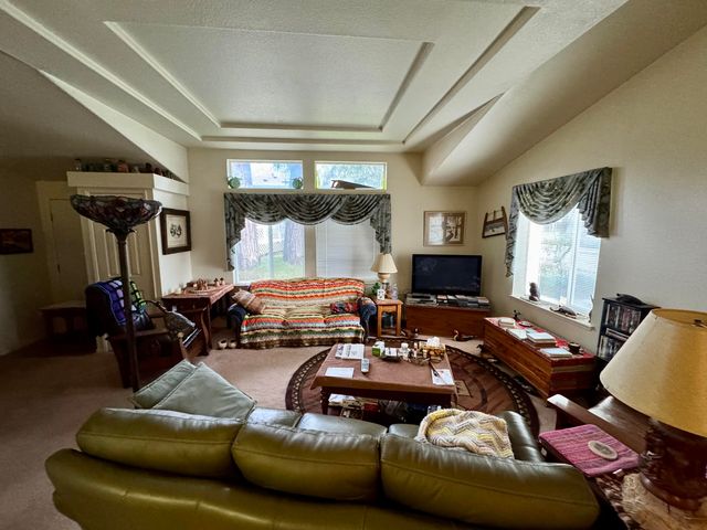 126 NW Wrightwood Circle, Grants Pass, OR 97526