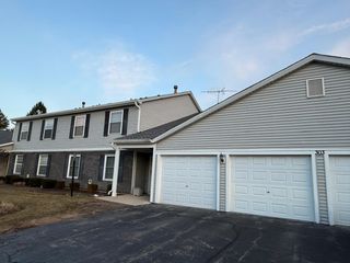 303 NEWPORT Lane C1, Bartlett, IL 60103