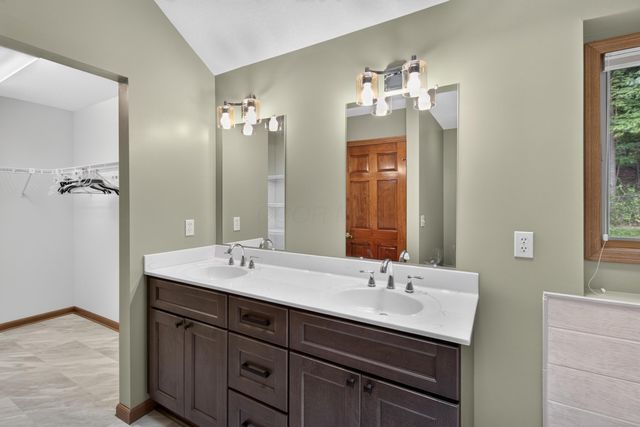 672 Alpine Circle, Heath, OH 43056