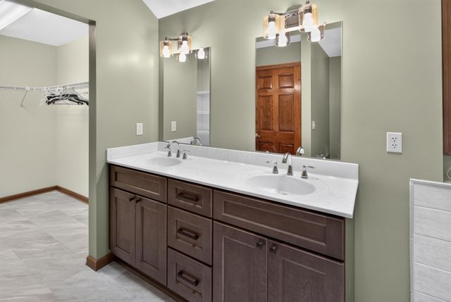 672 Alpine Circle, Heath, OH 43056