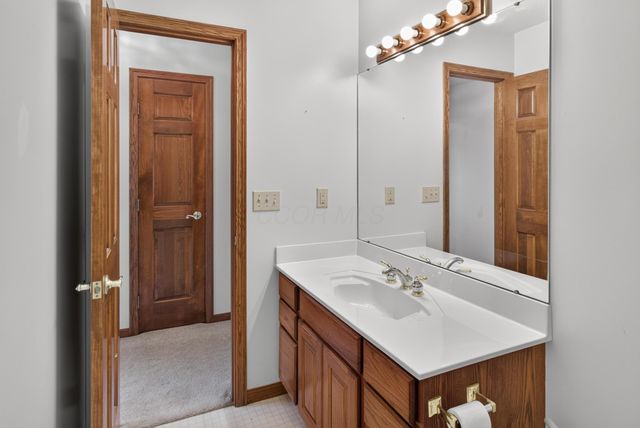 672 Alpine Circle, Heath, OH 43056