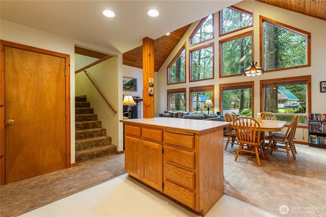 7077 Austin Pass Road, Glacier, WA 98244