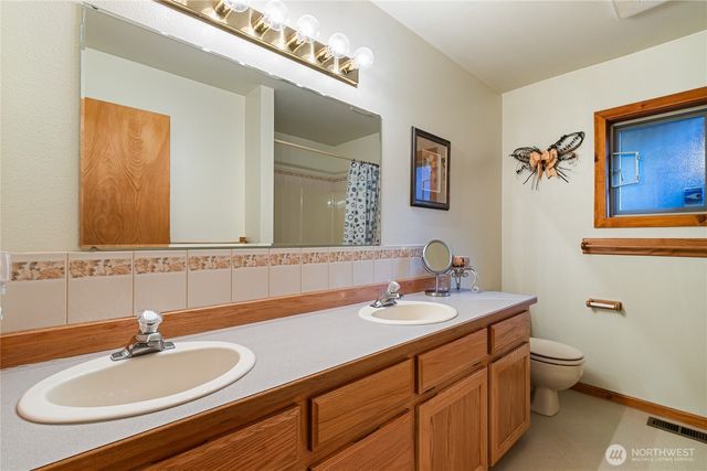 7077 Austin Pass Road, Glacier, WA 98244