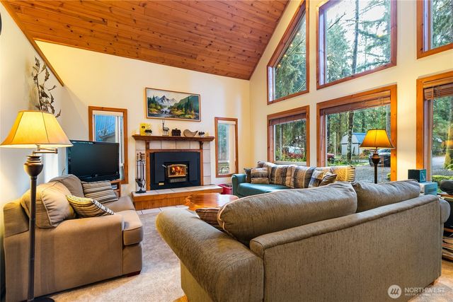 7077 Austin Pass Road, Glacier, WA 98244