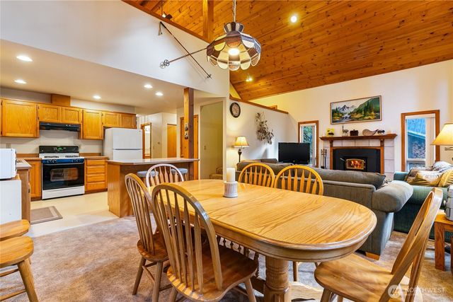 7077 Austin Pass Road, Glacier, WA 98244
