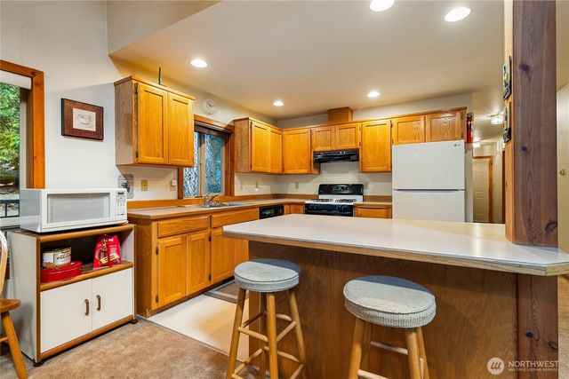 7077 Austin Pass Road, Glacier, WA 98244