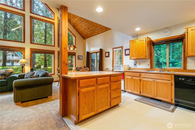 7077 Austin Pass Road, Glacier, WA 98244