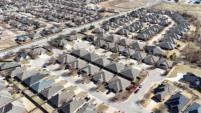 32 NW 155th Street, Edmond, OK 73013