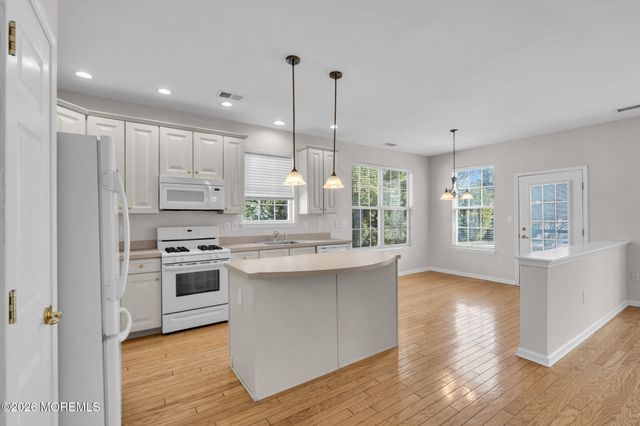 83 Huntington Drive, Jackson, NJ 08527