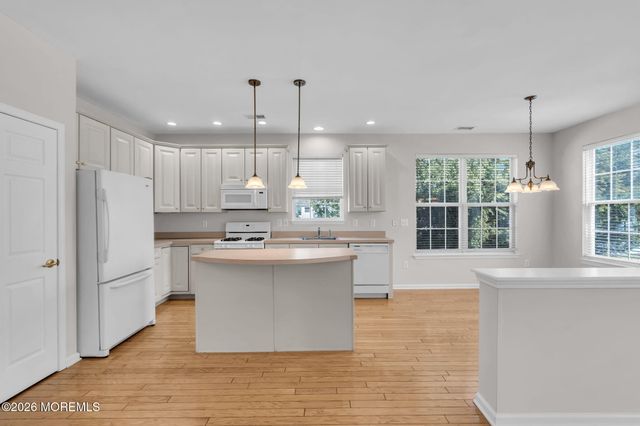 83 Huntington Drive, Jackson, NJ 08527