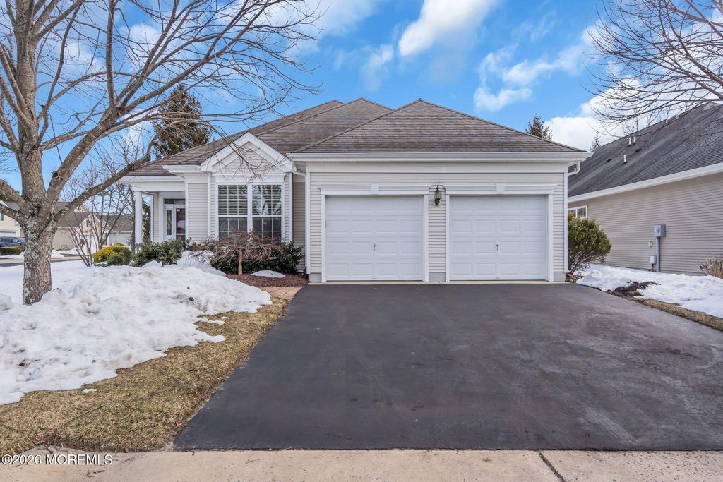 83 Huntington Drive, Jackson, NJ 08527