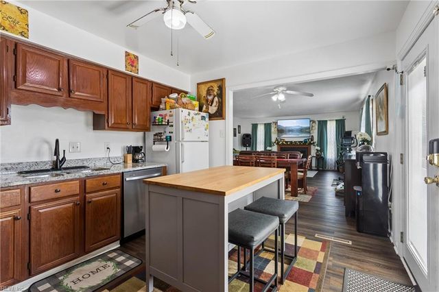 2 Wooded Hill DR, Hampton, VA 23669