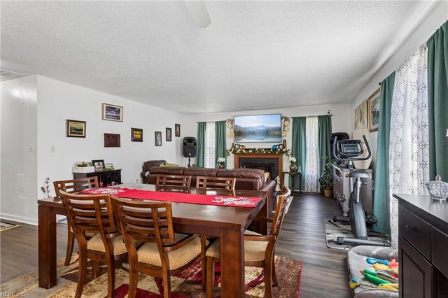 2 Wooded Hill DR, Hampton, VA 23669