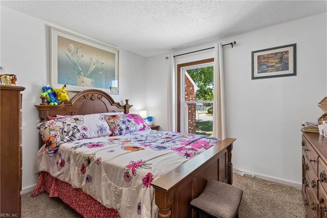 2 Wooded Hill DR, Hampton, VA 23669