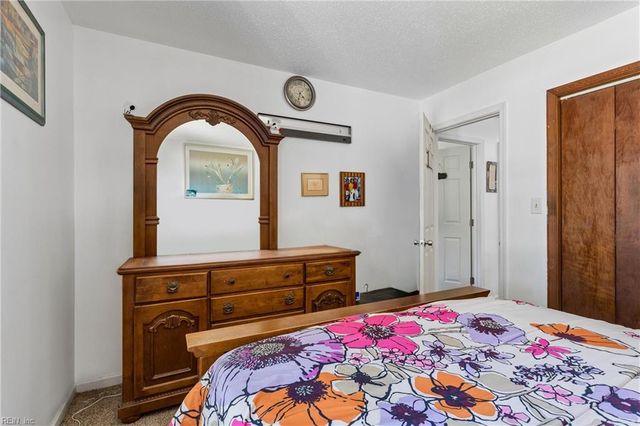 2 Wooded Hill DR, Hampton, VA 23669