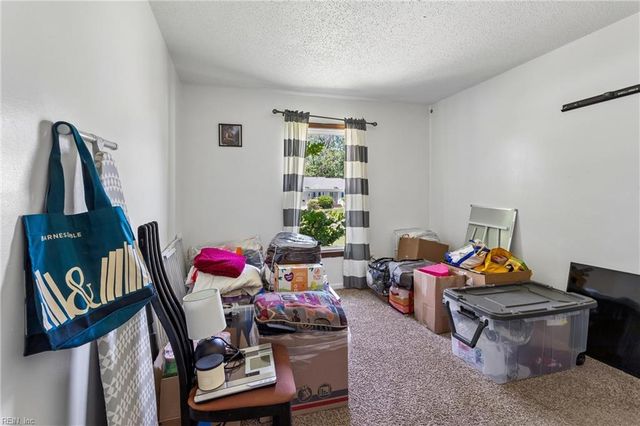 2 Wooded Hill DR, Hampton, VA 23669