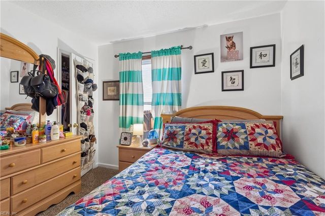 2 Wooded Hill DR, Hampton, VA 23669