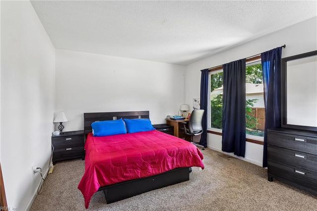 2 Wooded Hill DR, Hampton, VA 23669