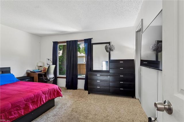2 Wooded Hill DR, Hampton, VA 23669