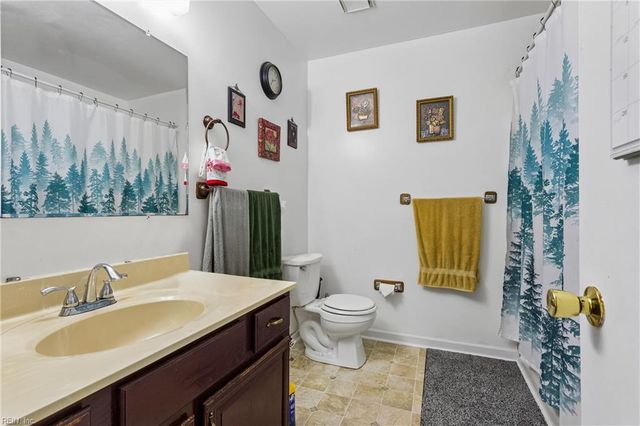 2 Wooded Hill DR, Hampton, VA 23669