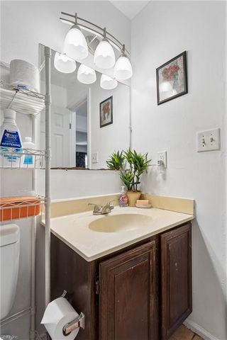 2 Wooded Hill DR, Hampton, VA 23669