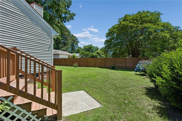 2 Wooded Hill DR, Hampton, VA 23669