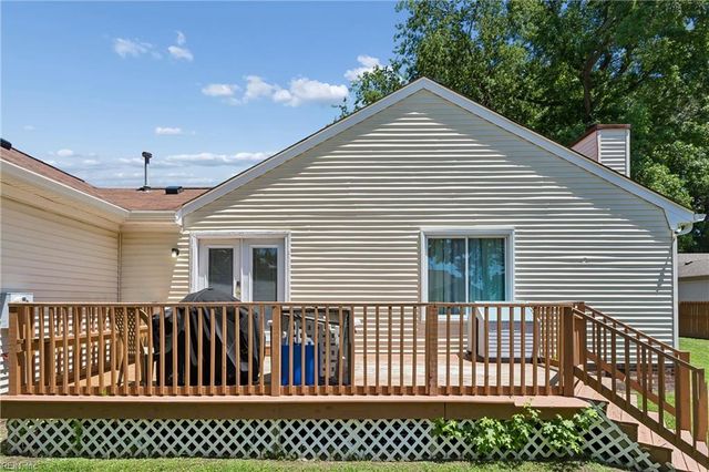 2 Wooded Hill DR, Hampton, VA 23669