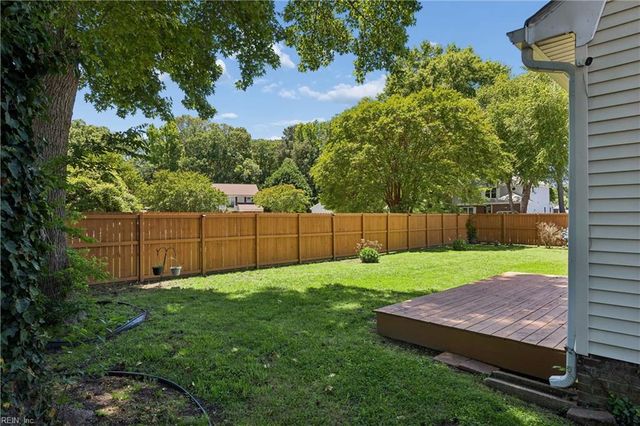 2 Wooded Hill DR, Hampton, VA 23669