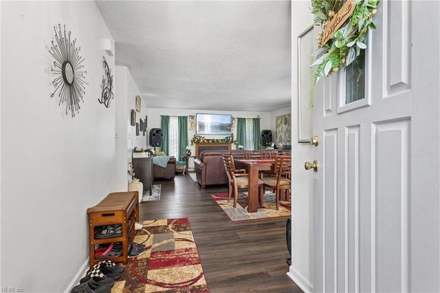 2 Wooded Hill DR, Hampton, VA 23669