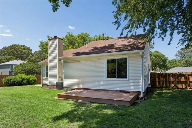 2 Wooded Hill DR, Hampton, VA 23669